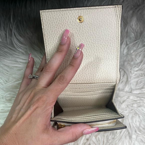 GUCCI Beige and ebony GG Supreme canvas, with white leather details - Picture 5 of 6